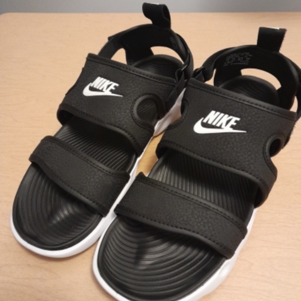 Nike  women's sandals size 6
